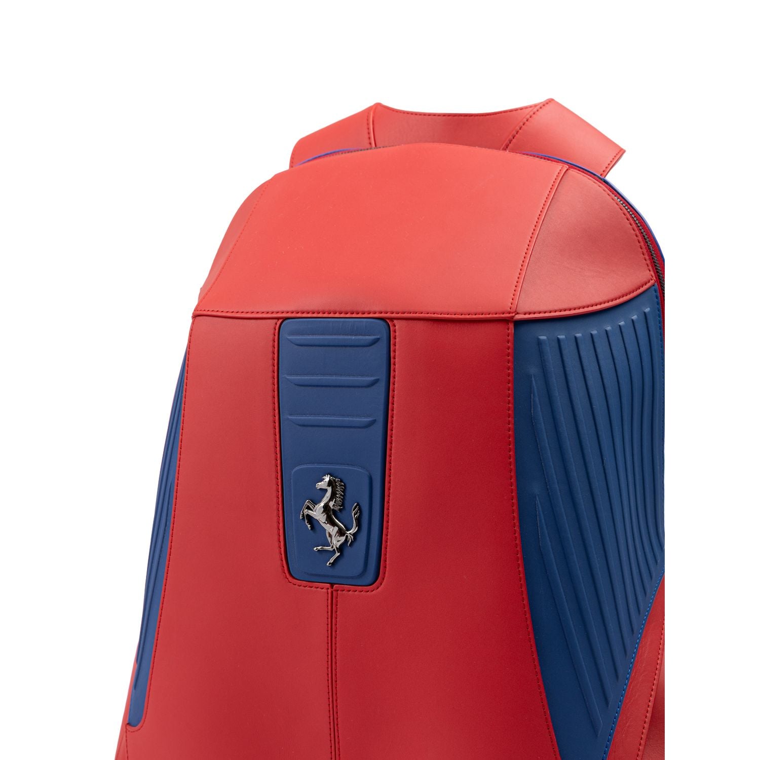 Front view with bag zipped and handles upright.