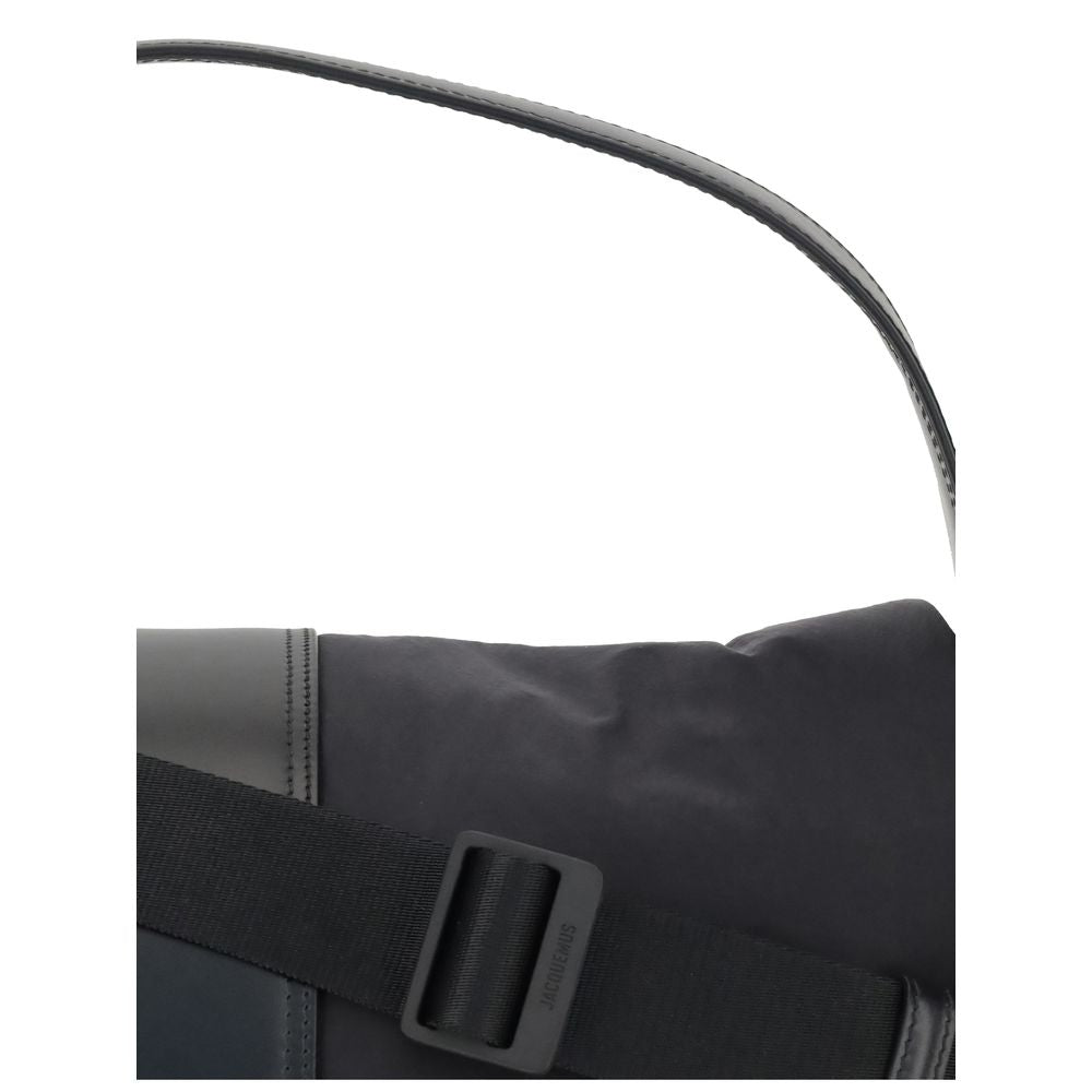 Front view with bag zipped and handles upright.