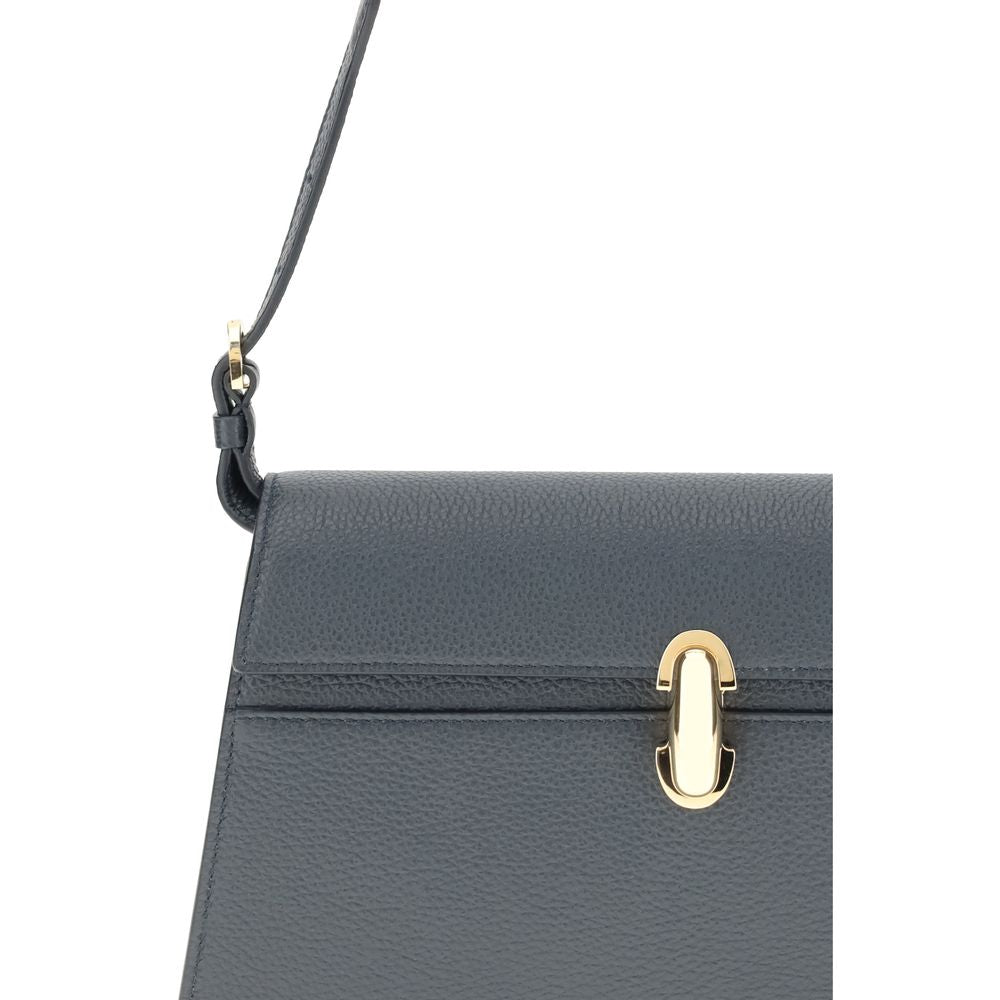 Front view with bag zipped and handles upright.