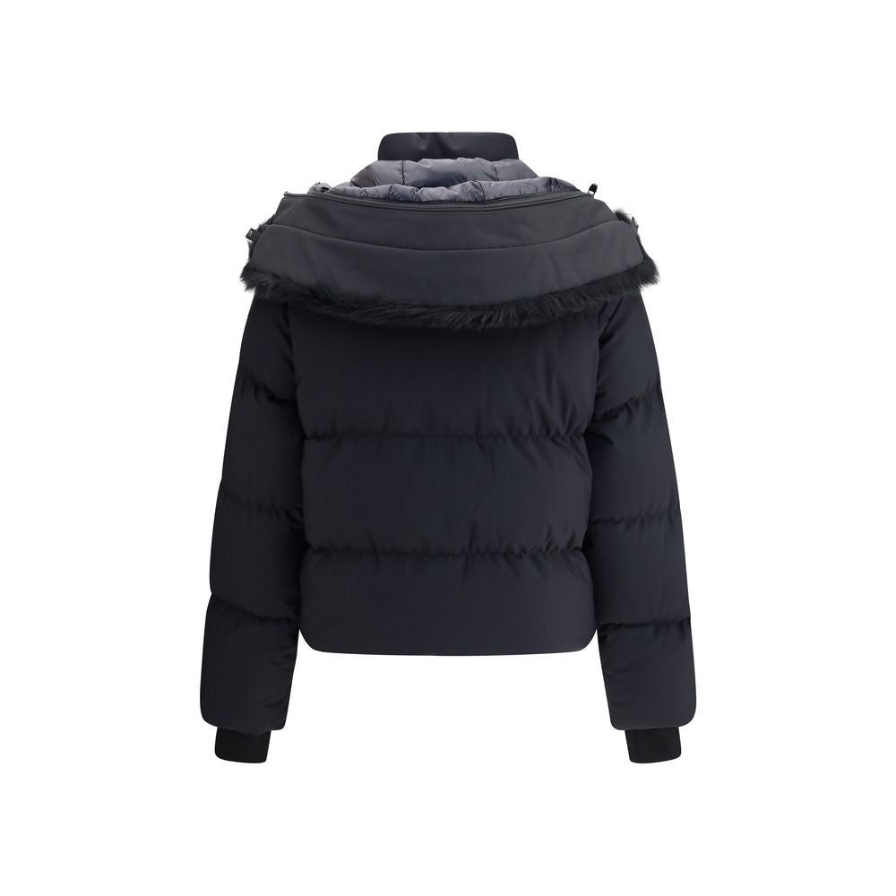 Front view with bag zipped and handles upright.