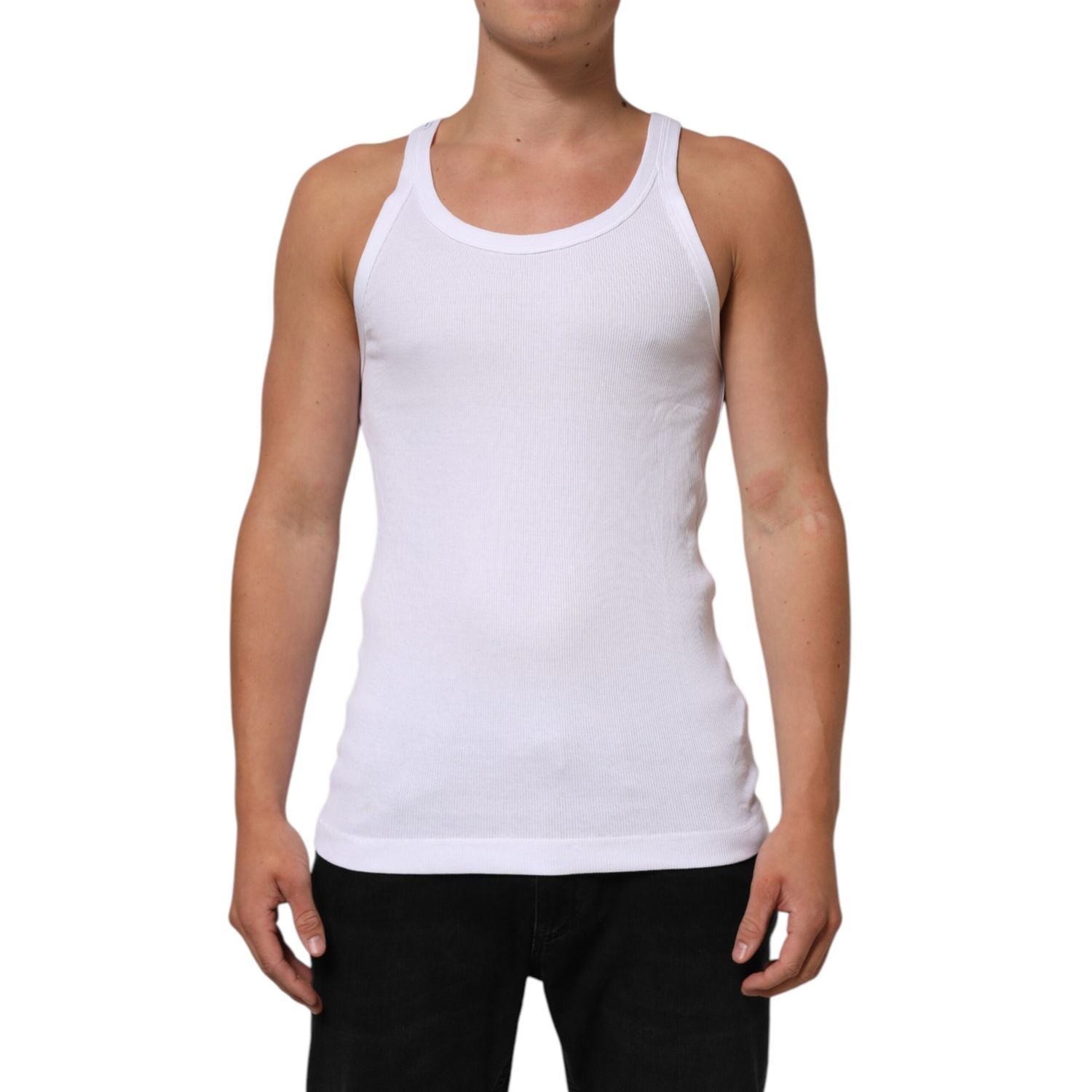 Front view with bag zipped and handles upright.
