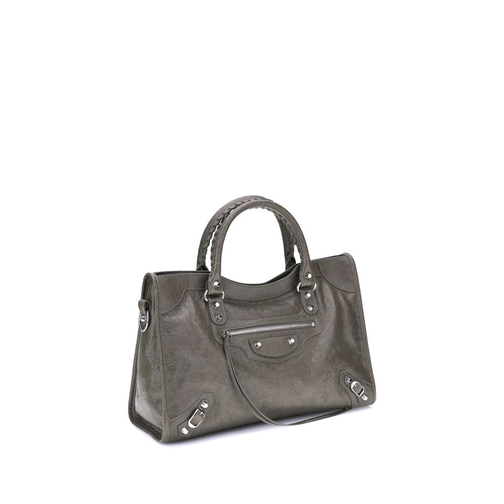 Front view with bag zipped and handles upright.