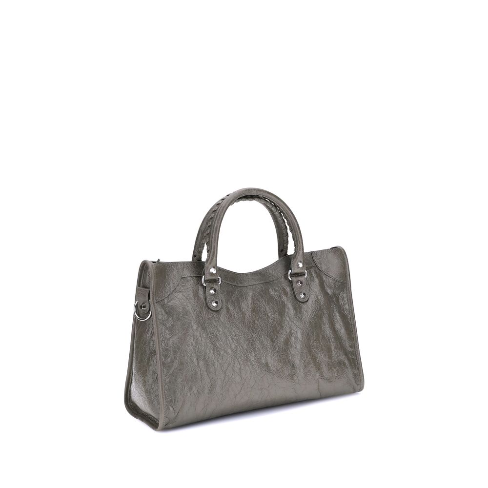 Front view with bag zipped and handles upright.