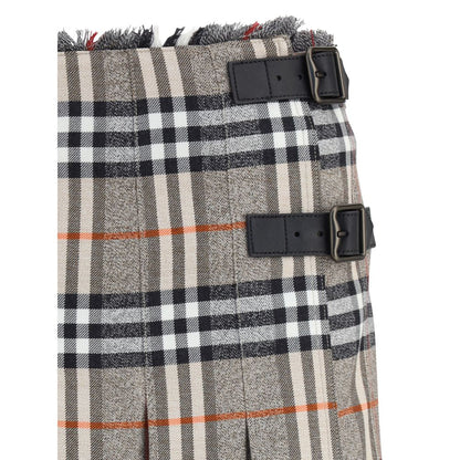 Close-up of Burberry Gray Wool Mini Skirt with plaid design, leather straps, and B-shaped buckles, highlighting elegant details.