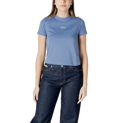 Woman wearing Calvin Klein Jeans Light Blue Recycled Cotton Sportswear t-shirt with logo, short sleeves, casual look.