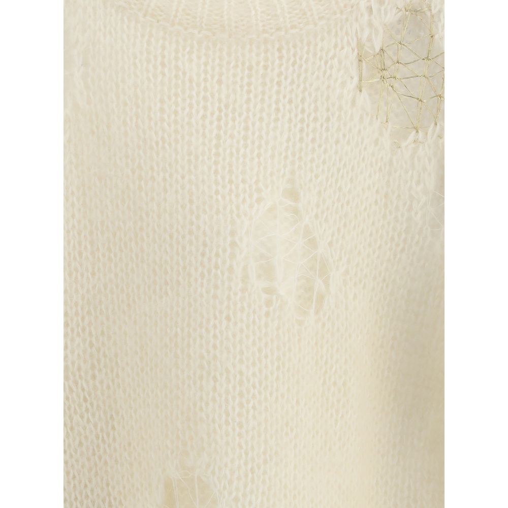 Close-up of Fabiana Filippi Cream Mohair Sweatshirt showcasing ribbed details and elegant rips with golden yarn embellishment.