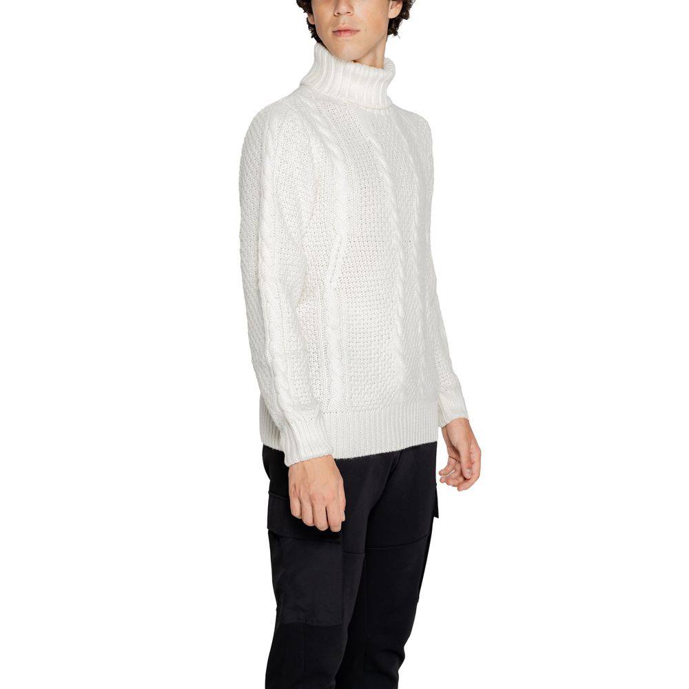 Gianni Lupo White Polyester Sweater for men, featuring a fall/winter knit design, 100% polyester composition