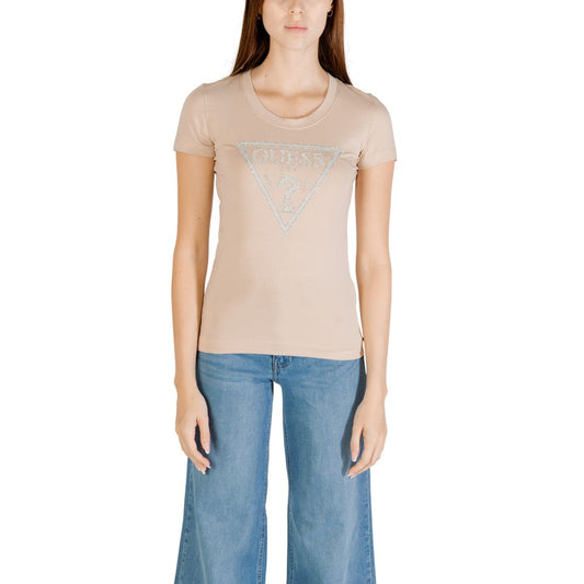 Woman wearing a Guess Beige Cotton T-Shirt with shiny triangle logo, short sleeves, and slim fit, paired with blue jeans.