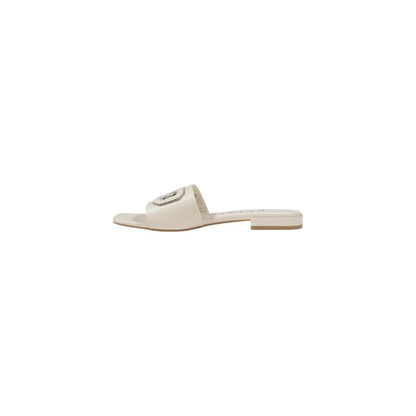 Guess Cream Leather Sandals - Women's flat sandals with logo plaque, high-quality leather for comfort and durability, trendy summer footwear.