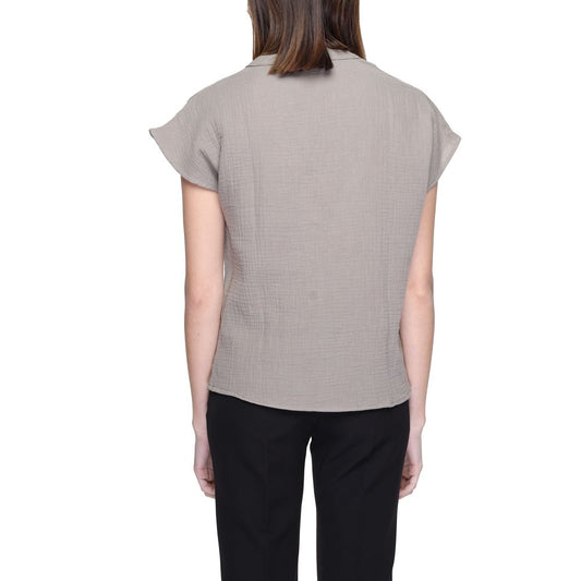 Back view of Jacqueline De Yong Beige Cotton Blouse with short sleeves, made from 80% cotton and 20% recycled cotton, worn by a model.