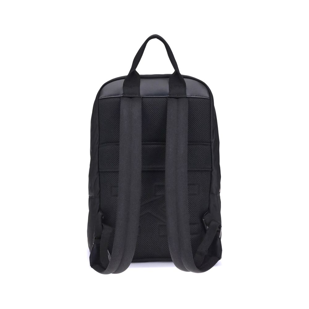 Front view with bag zipped and handles upright.