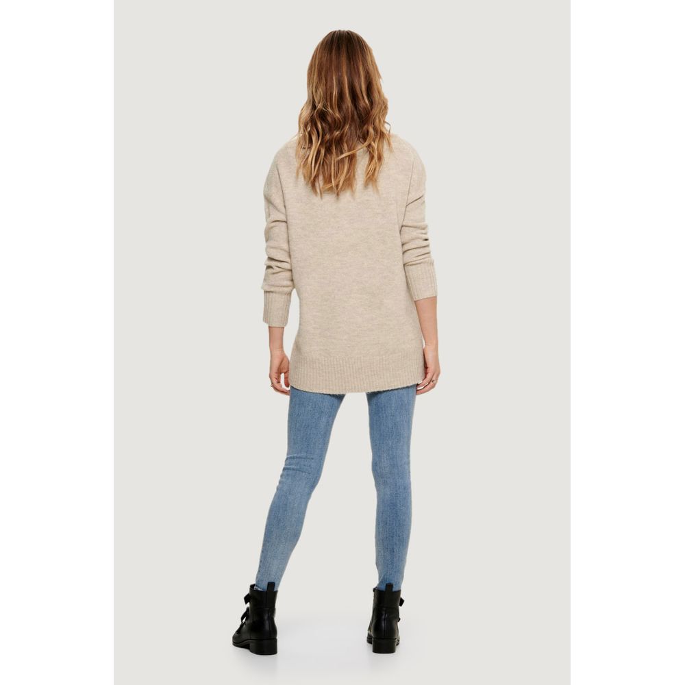 Rear view of woman wearing Only Beige Marabou Sweater with jeans, showcasing fashionable and comfortable style.