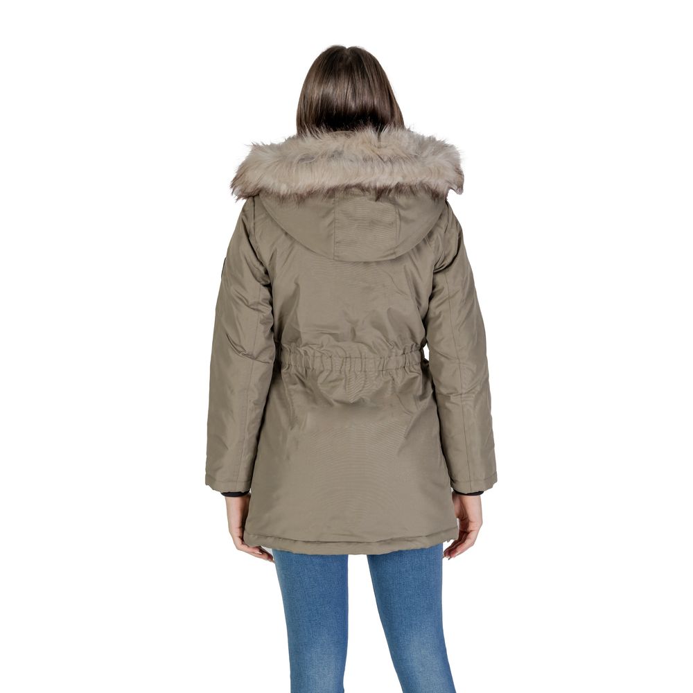 Front view with bag zipped and handles upright.