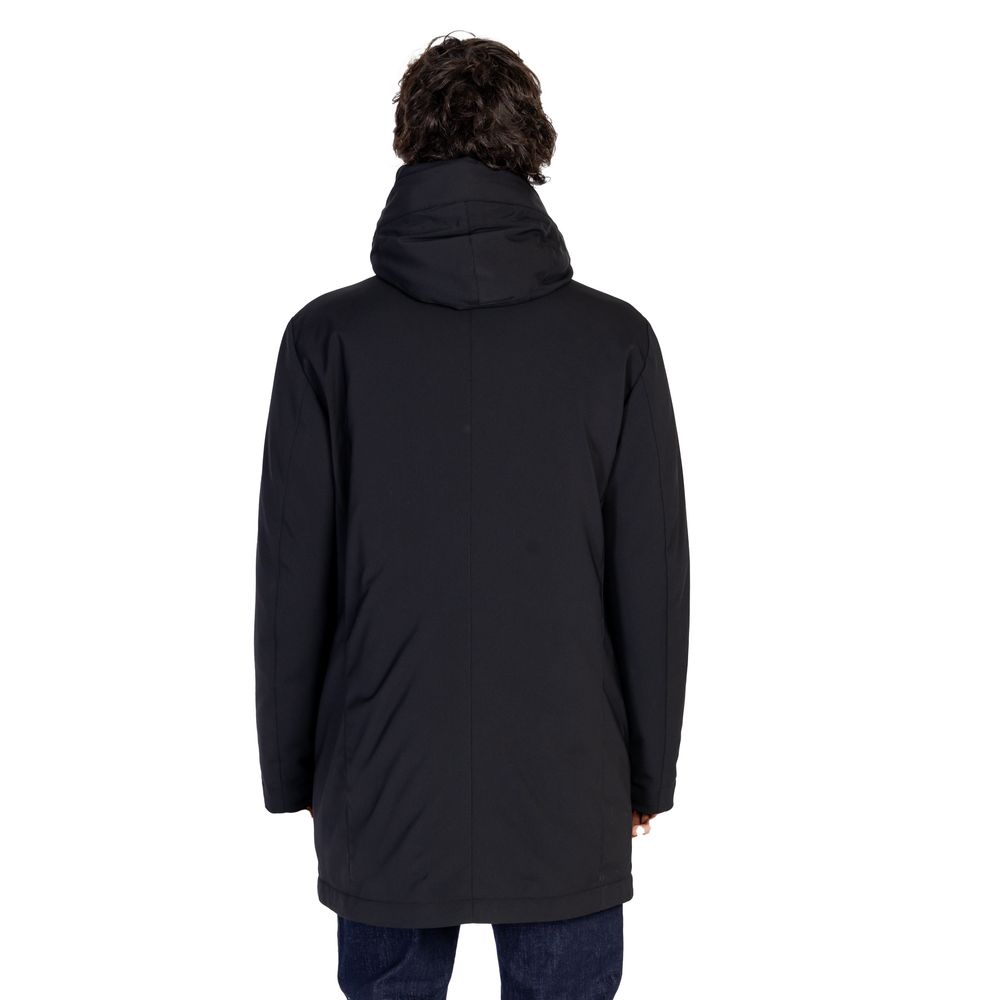Front view with bag zipped and handles upright.