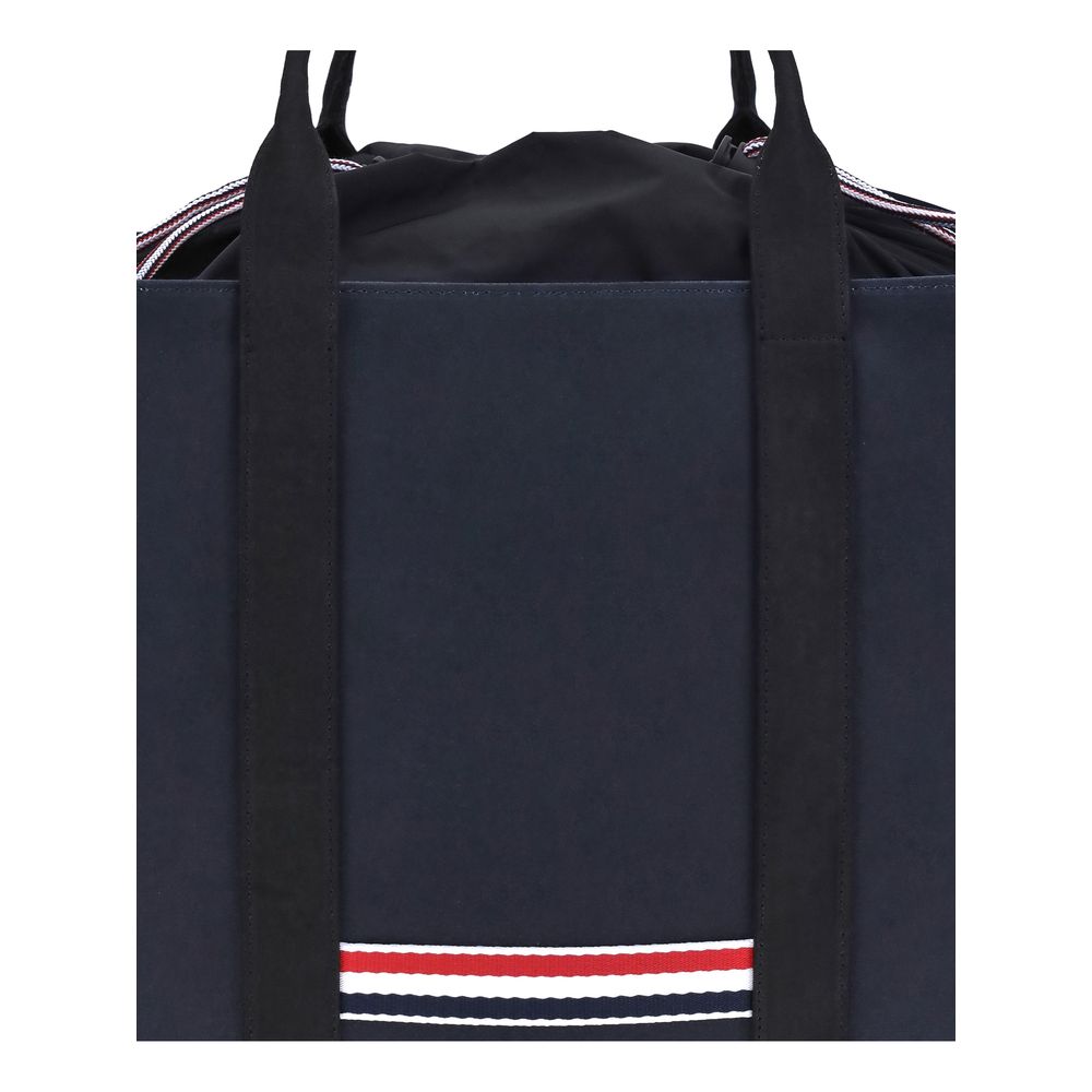 Front view with bag zipped and handles upright.