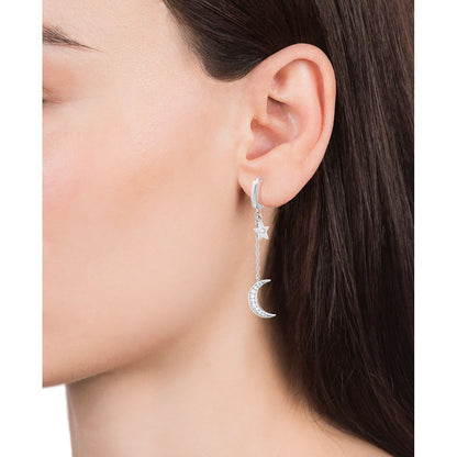 Lady wearing VICEROY JEWELS Mod. 13036E000-30 silver earrings with star and moon design.
